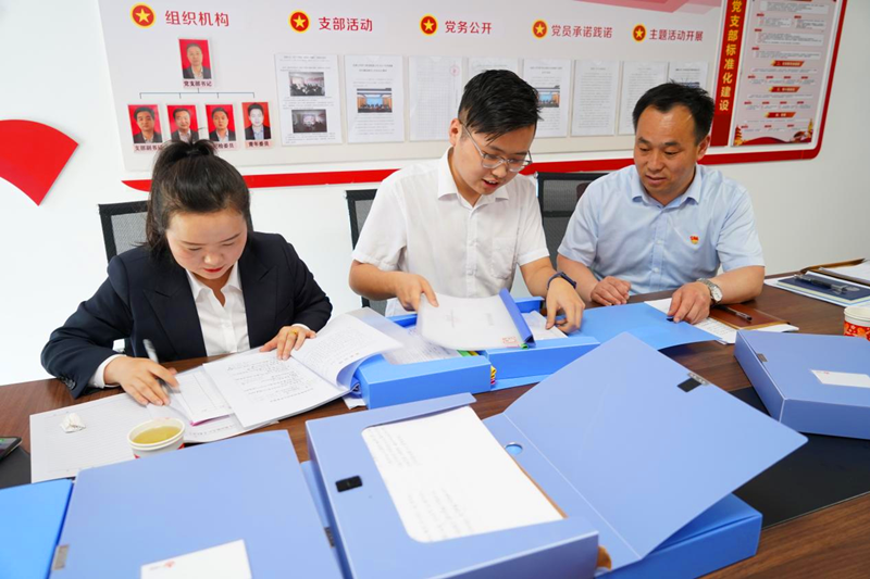 新型能源公司黨史學(xué)習(xí)教育巡回指導(dǎo)二組一行到選煤公司進(jìn)行督導(dǎo)檢查圖4.png