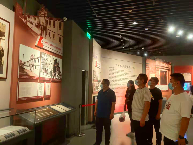 仙桃公司開展“追尋紅色足記、強(qiáng)化黨性修養(yǎng)”紅色教育活動圖2.png