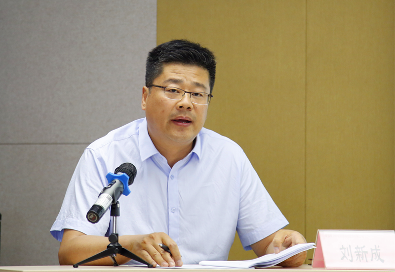 公司黨史教育宣講團(tuán)成員、副總經(jīng)理劉新成在機(jī)關(guān)第二黨支部作專題宣講