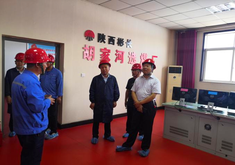 公司副總經(jīng)理李增林到選煤公司關(guān)中片區(qū)進行安全生產(chǎn)檢查指導1.png