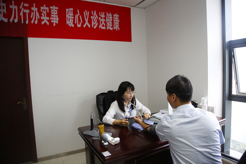 新型能源公司：全民健康生活方式日，暖心義診送健康