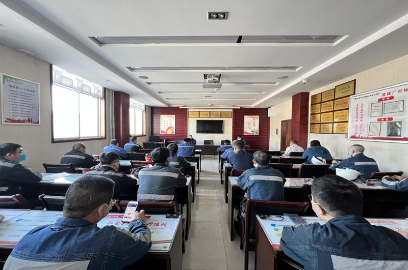 選煤公司涌鑫選煤廠爭分奪秒更換破碎機(jī)，跑出洗選“加速度”-2.png