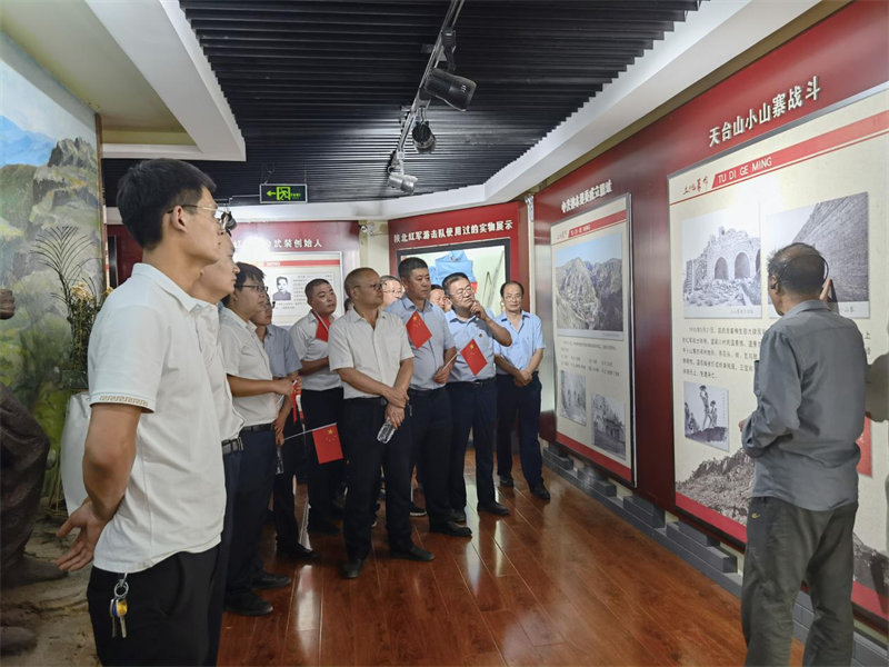 選煤公司陜北黨小組開展“黨在我心中，永遠跟黨走”主題黨日活動-4.png