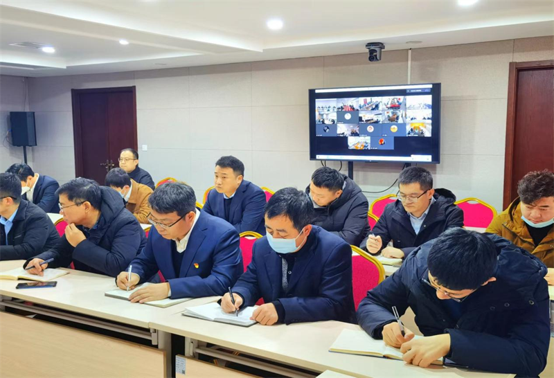 新型能源公司召開(kāi)安全環(huán)保工作會(huì)議1.png