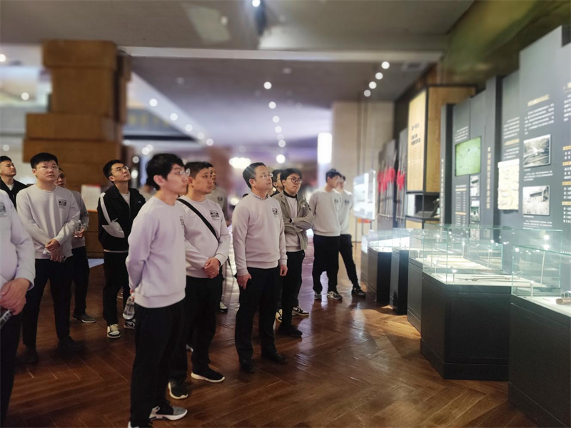 西安公司黨支部組織開展傳承革命“紅”發(fā)展生態(tài)“綠”主題黨日活動.png