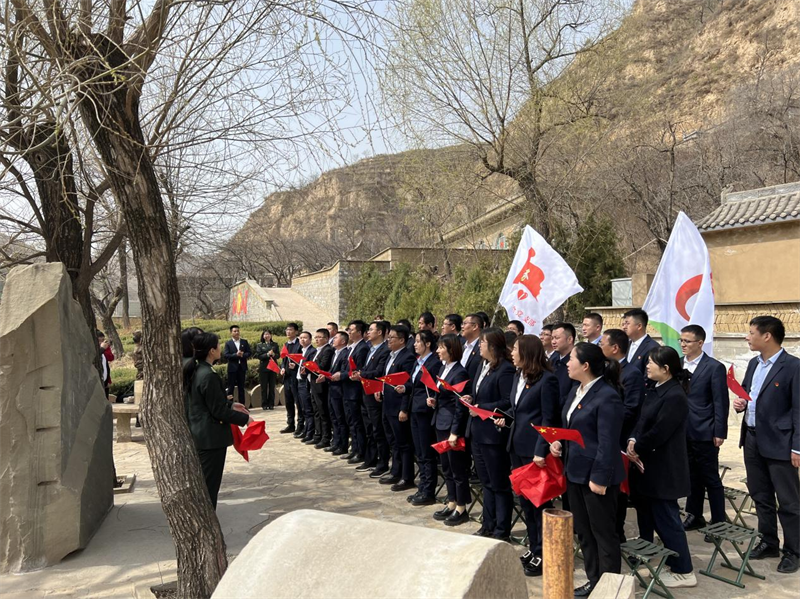 神木分公司組織開(kāi)展“追尋紅色印記 踐行奮斗精神”主題紅色教育培訓(xùn)活動(dòng)2.png