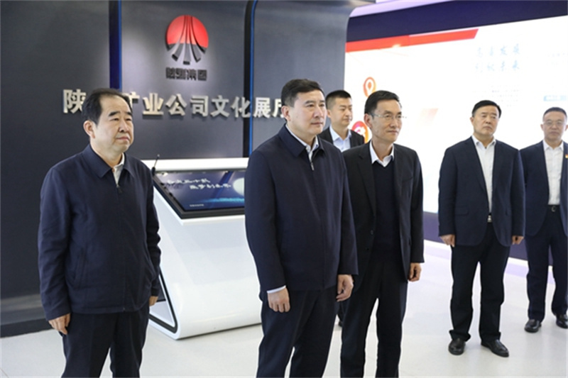 張文琪五一假期輕車(chē)簡(jiǎn)從深入陜北企業(yè)檢查安全生產(chǎn)并慰問(wèn)在崗干部職工2.jpg