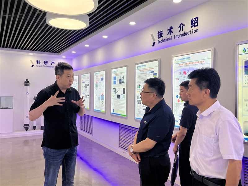 徐國(guó)強(qiáng)帶隊(duì)赴西安建筑科技大學(xué)陜西省膜分離研究院考察調(diào)研2.png