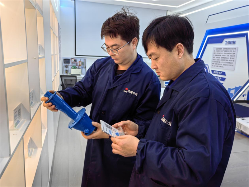 讓勞模創(chuàng)新工作室成為職工創(chuàng)新“大舞臺”——選煤公司姚雷勞模創(chuàng)新工作室側記3.png
