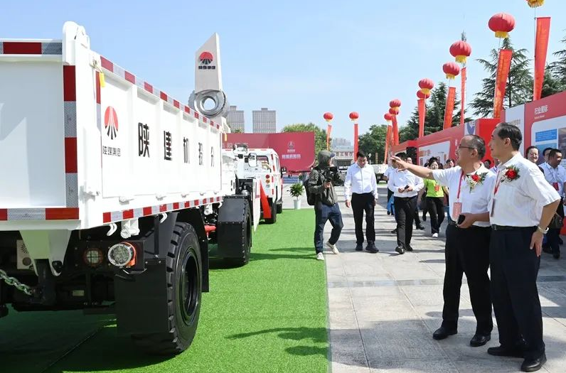 陜建機股份舉行新能源礦用無軌膠輪車產(chǎn)品發(fā)布會